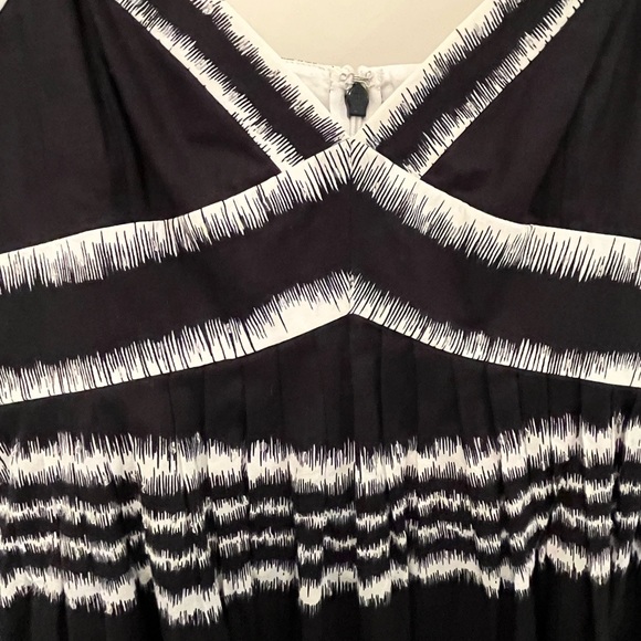 Black and white BCBG Max Aazria dress. Size 4. Perfect party dress. - Picture 6 of 8